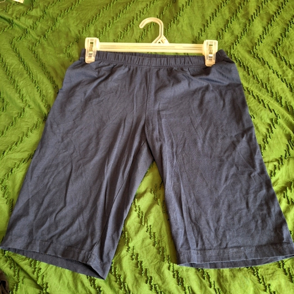 SERRA BLACK SHORTS SIZE MEDIUM